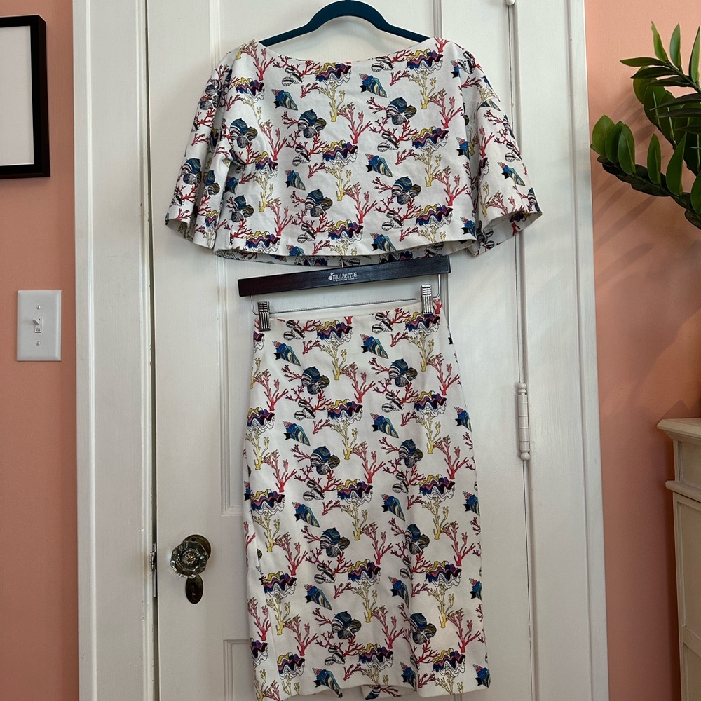 Seashell Print Crop Top and Pencil Skirt Two-Piece Set approx sz 2/4